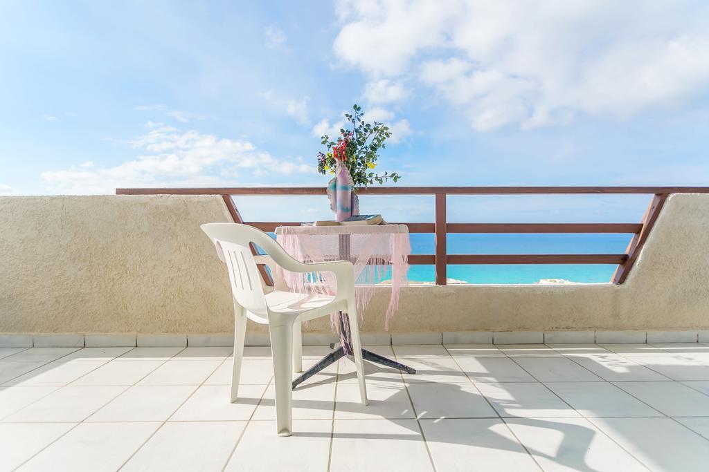 Yiannis Ηotel Foinikion ภายนอก รูปภาพ