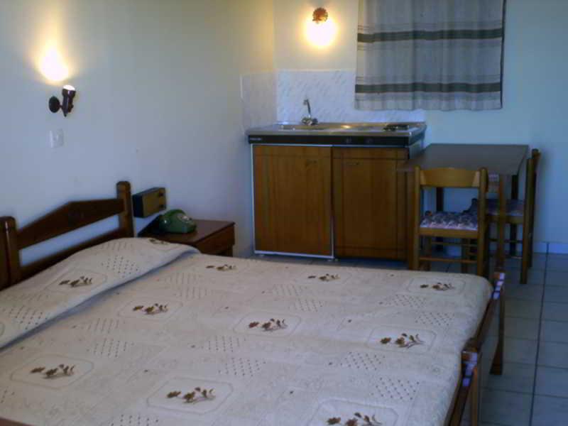 Yiannis Ηotel Foinikion ภายนอก รูปภาพ