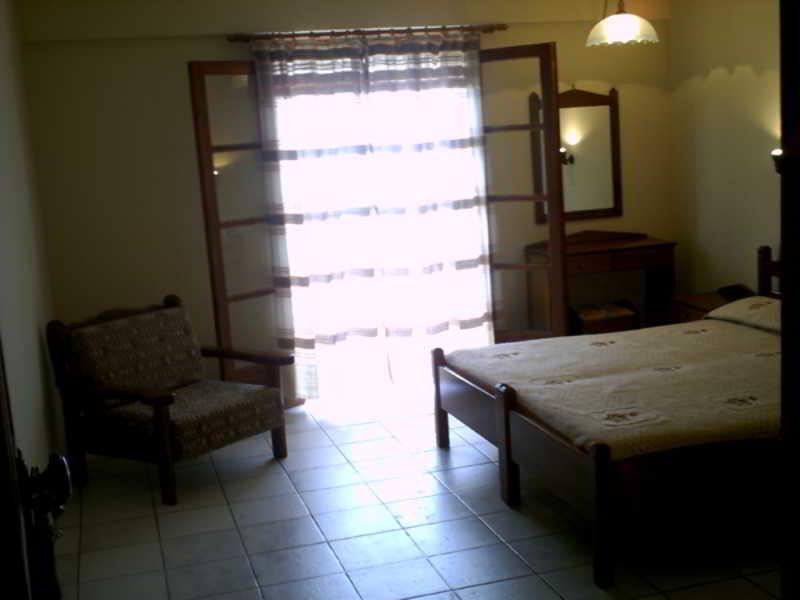 Yiannis Ηotel Foinikion ภายนอก รูปภาพ