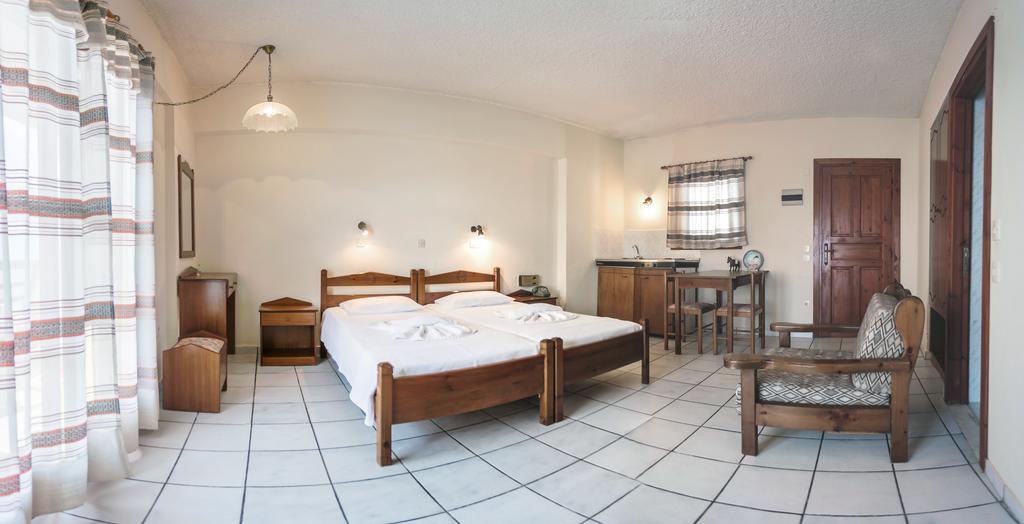 Yiannis Ηotel Foinikion ภายนอก รูปภาพ