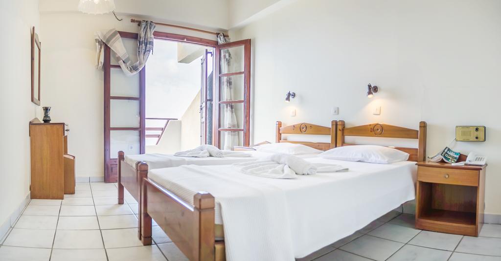 Yiannis Ηotel Foinikion ภายนอก รูปภาพ