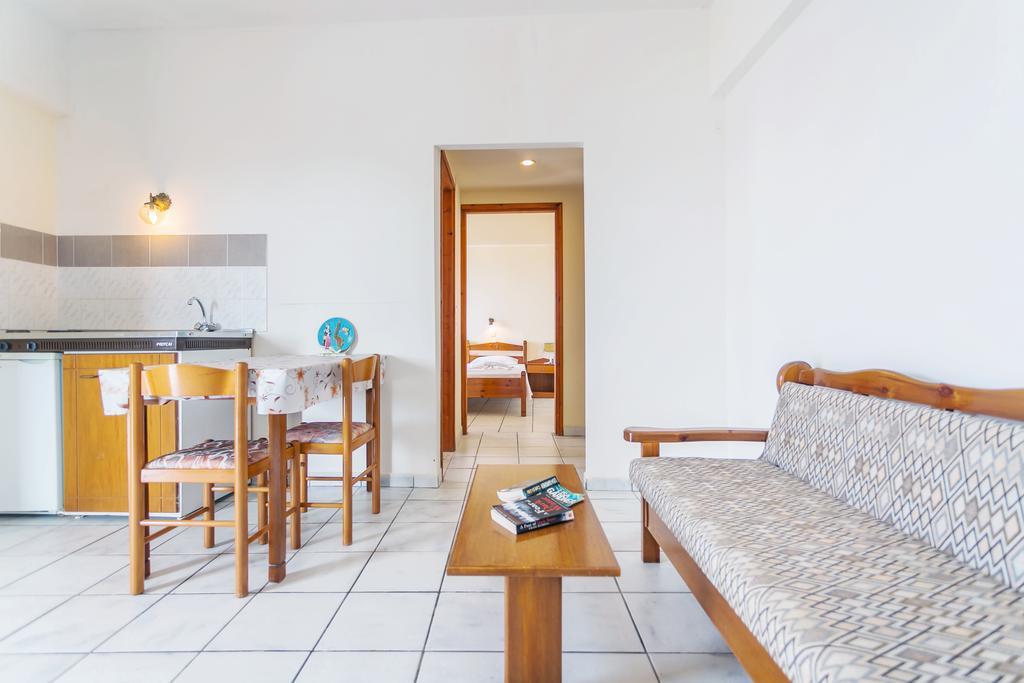 Yiannis Ηotel Foinikion ภายนอก รูปภาพ