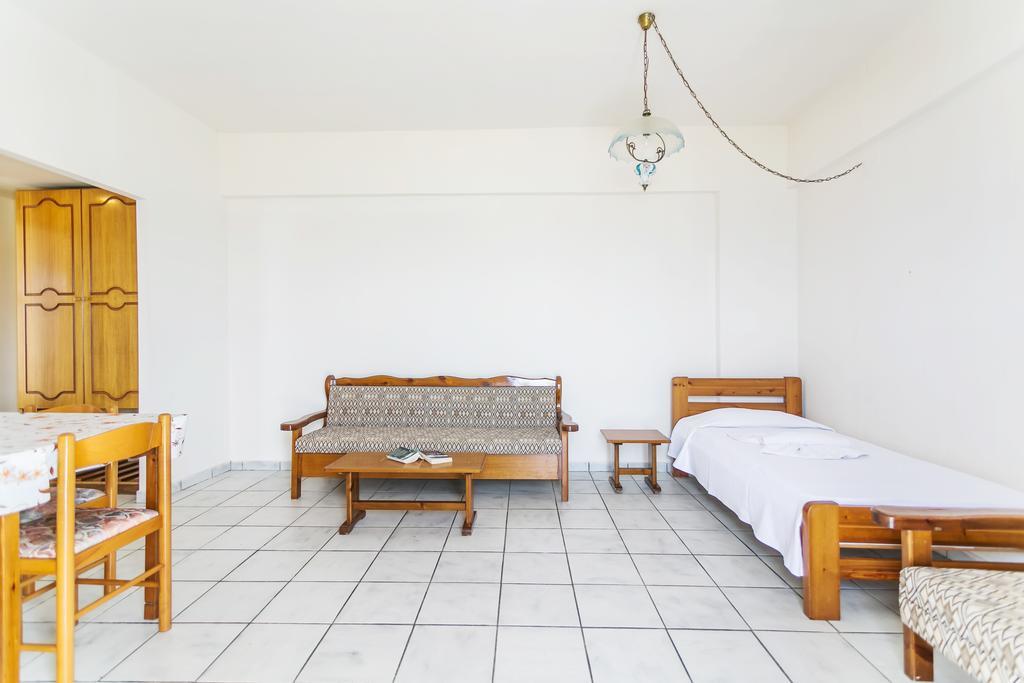 Yiannis Ηotel Foinikion ภายนอก รูปภาพ