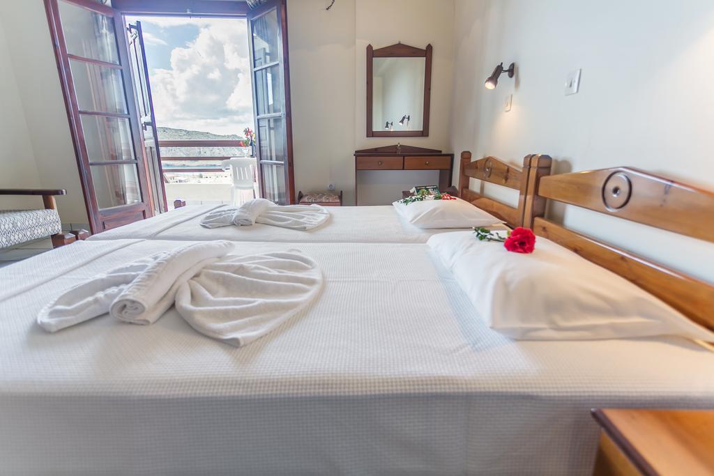 Yiannis Ηotel Foinikion ภายนอก รูปภาพ