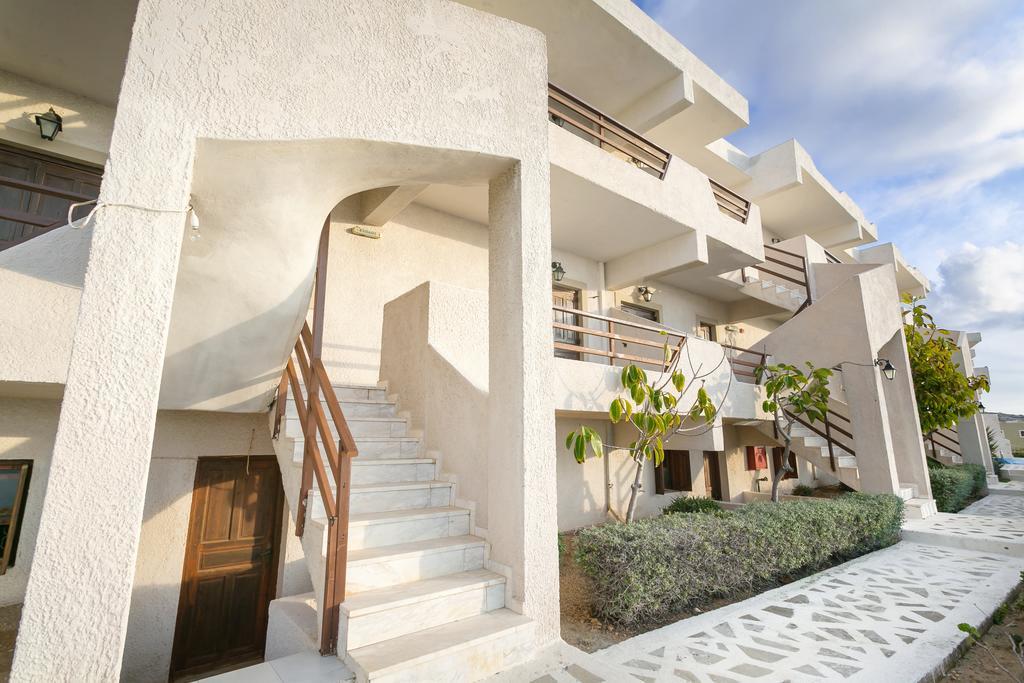 Yiannis Ηotel Foinikion ภายนอก รูปภาพ