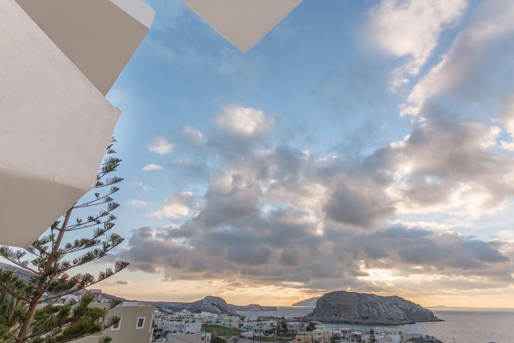 Yiannis Ηotel Foinikion ภายนอก รูปภาพ